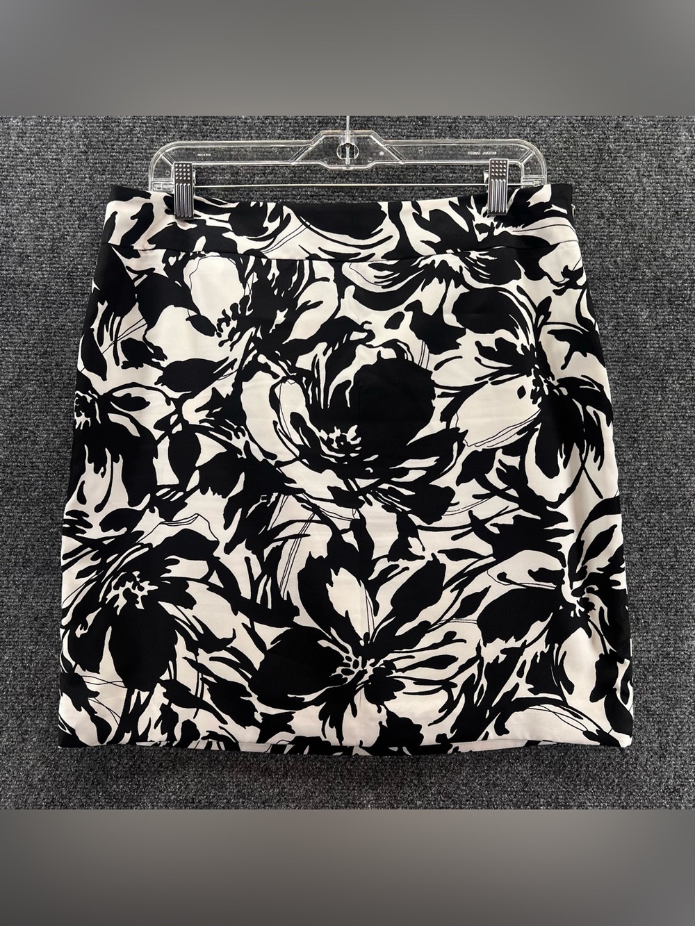 AK Anne Klein Kauai Floral Black & White Lined Skirt 12P Side Zip Career Classic